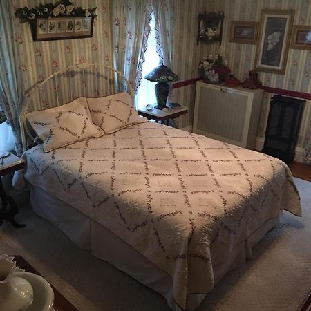 Raindrops On Roses Bed & Breakfast Herkimer 외부 사진