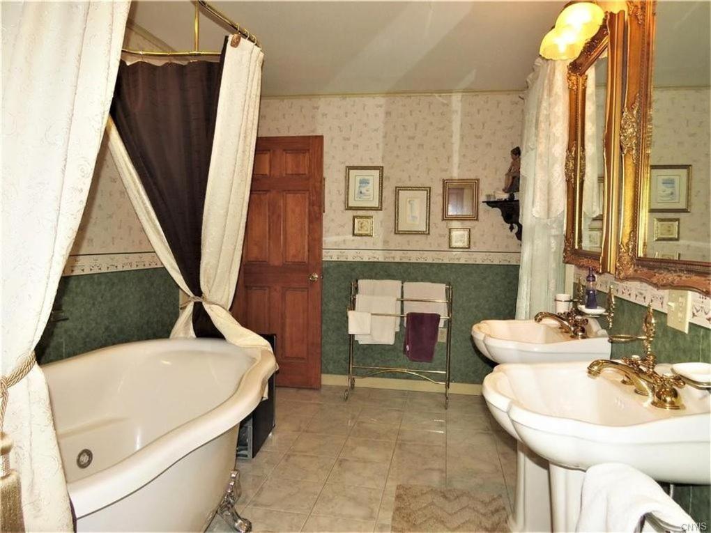Raindrops On Roses Bed & Breakfast Herkimer 외부 사진