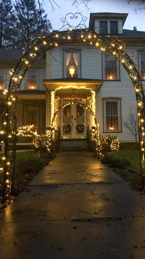 Raindrops On Roses Bed & Breakfast Herkimer 외부 사진