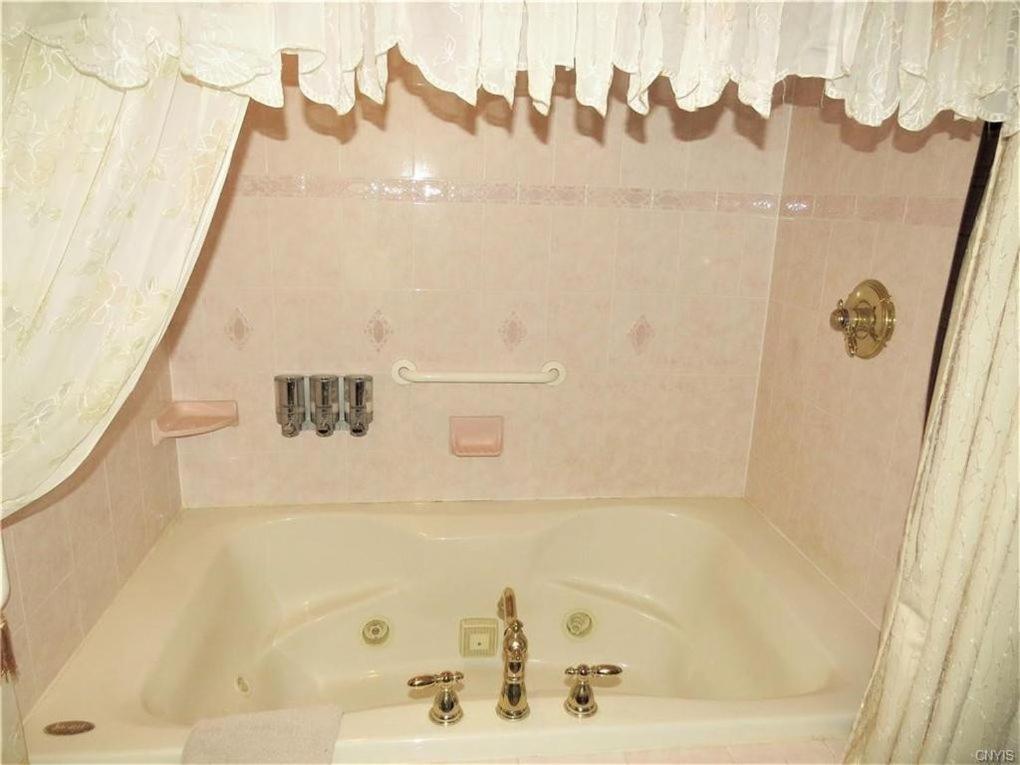 Raindrops On Roses Bed & Breakfast Herkimer 외부 사진